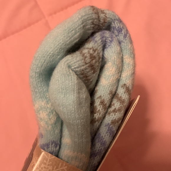 🎅🏽Aloe Infused Cozy Socks - Picture 3 of 4